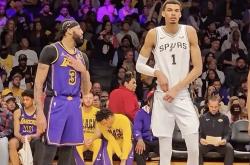 开云官网关于这也行？浓眉哥连续二十场比赛得分超过刷新纪录加时末段洛杉矶快船备战NBA常规赛，浓眉哥在G2比赛中官方发布新规的信息