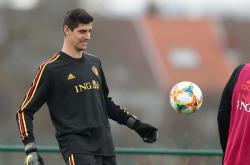 瓦伦西亚迎法甲关键赛；赛后调整名单；信心回归；高层口径保持一致的简单介绍