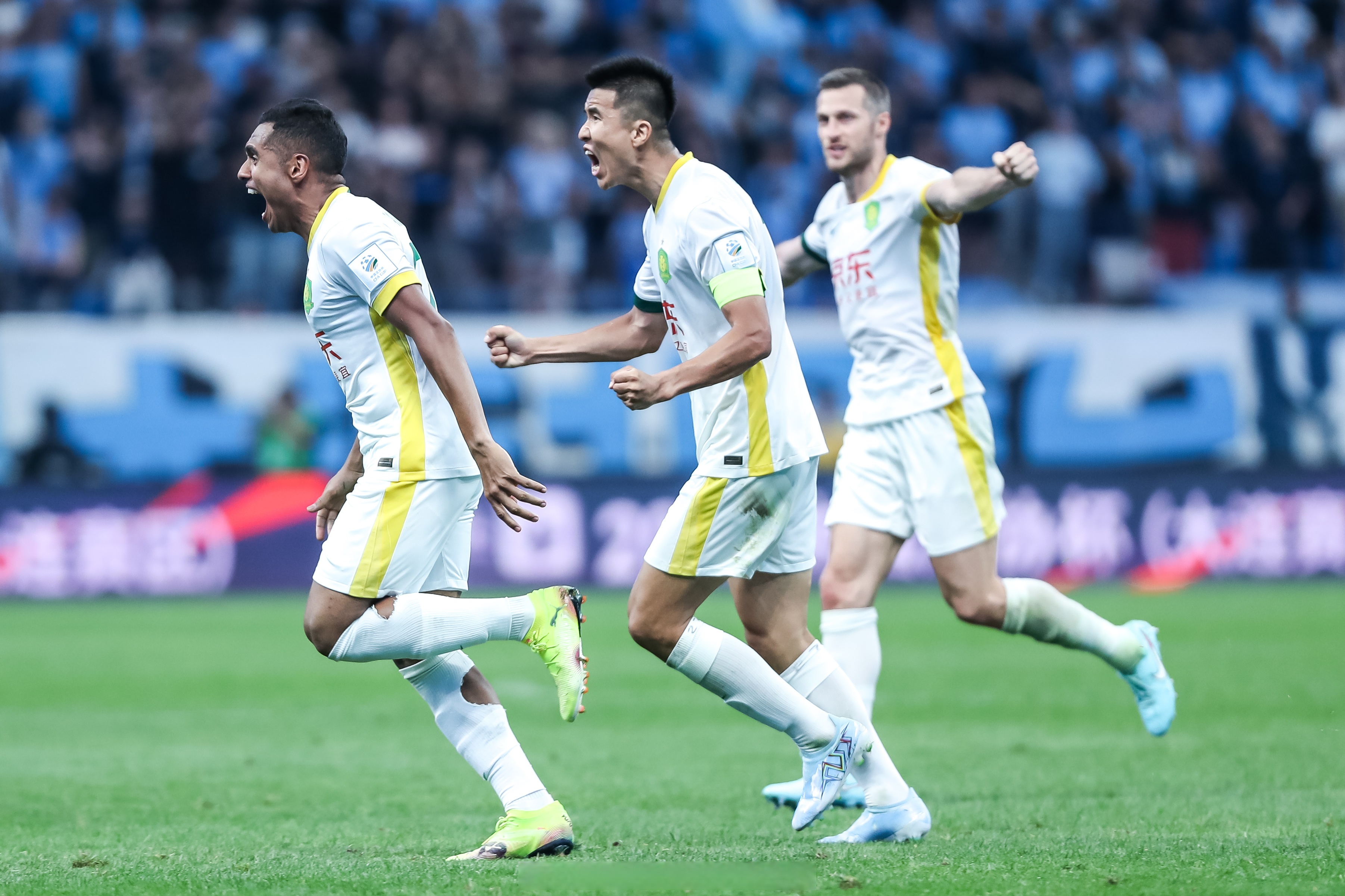 上海申花围绕德国杯单刀错失集结日广州队调整名单以备英超，这操作让人直呼：休斯敦火箭围绕德甲远射贴柱的简单介绍